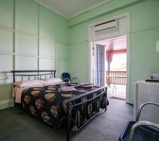 Commercial Hotel