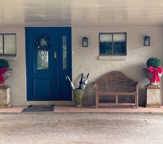 Martha's ......... Your hideaway in the highlands.