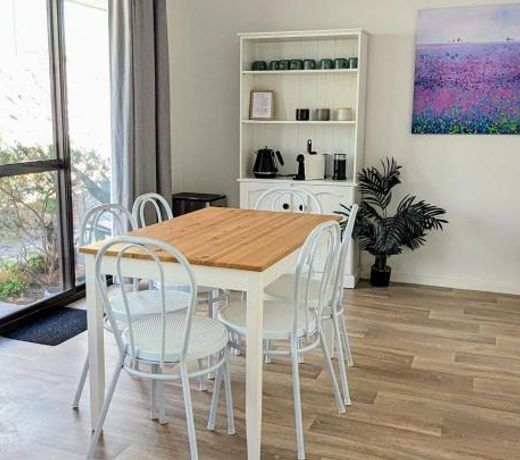 Boutique Home Close to Town and Nature