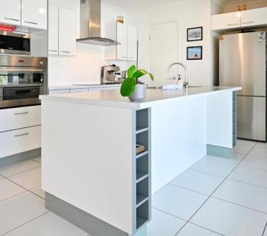 Beach House Getaway - Stylish, Kms of Beach ZA1