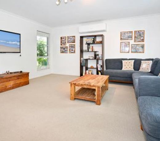 Beach House Getaway - Stylish, Kms of Beach ZA1