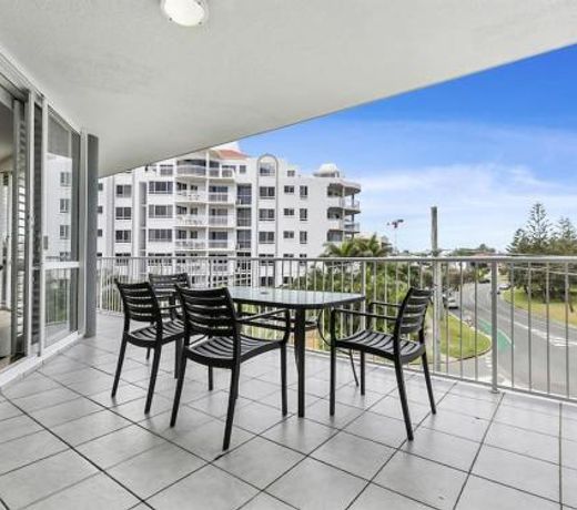 Kawana Beachside Getaway 1 Bedroom Apartment