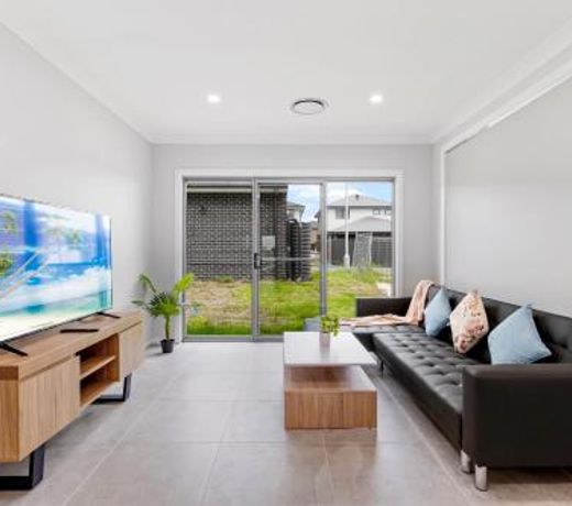 Austral Brand New 3Br House with WiFi & Parking