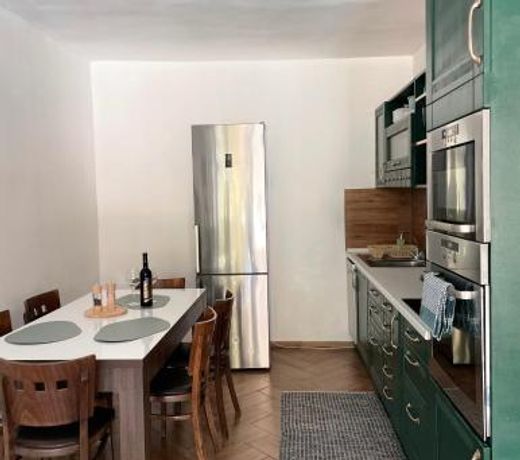 4 room flat with garden and pool
