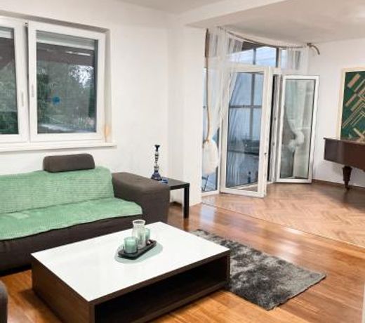 4 room flat with garden and pool