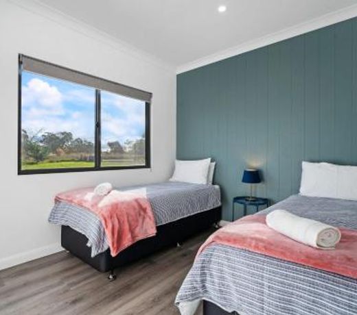 Glenowrie Cottage - 1 King 2 Singles - Farm Stay