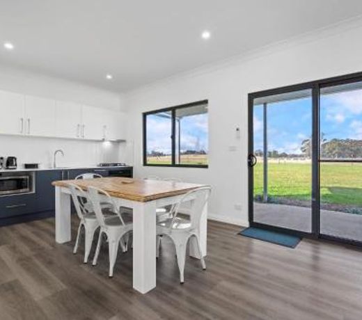 Glenowrie Cottage - 1 King 2 Singles - Farm Stay