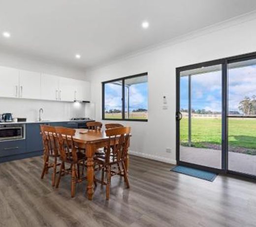 Glenowrie Cottage - 1 King 2 Singles - Near Cadia