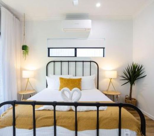 Industrial Luxe Villa - Boutique 1 bedroom luxury Villa