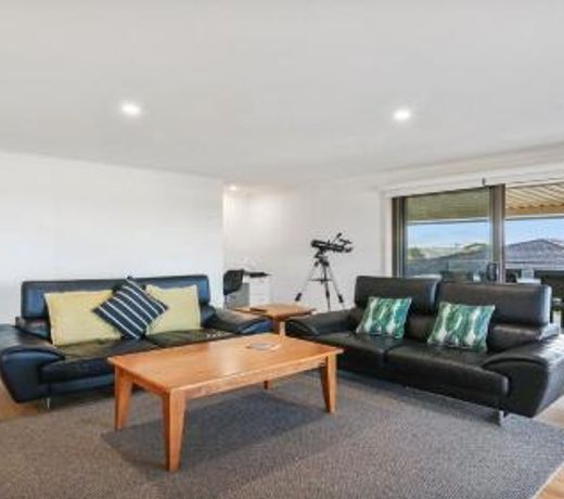 Mumbulla house Bermagui Large home with linen provided