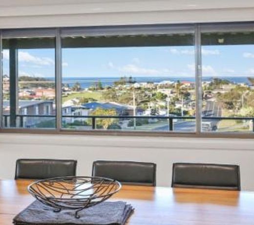Mumbulla house Bermagui Large home with linen provided