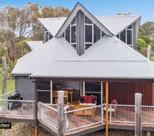Baraga Sanctuary holiday house, Bermagui Barragga Bay Linen & Wifi Provided