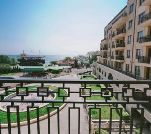 Golden Sands - Two Bedroom apartment on the beach