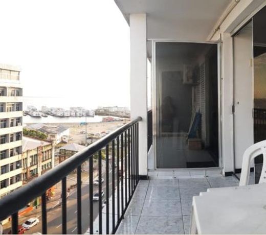 Riverfront Retreat Prime Location Apartment with Stunning Views of the RioNegro
