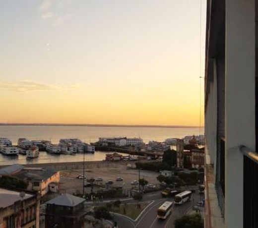 Riverfront Retreat Prime Location Apartment with Stunning Views of the RioNegro