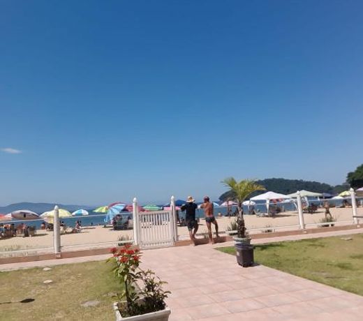 Pe na areia
