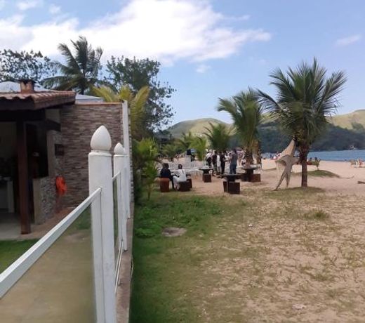 Pe na areia