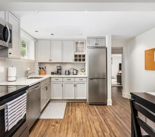 Gorgeous 4-Bedroom Garden Level Suite at Vancouver West