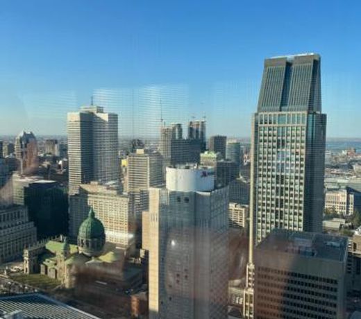 Beautiful one bedroom downtown Condo with pool and free parking
