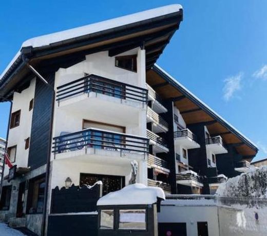 Triplex in Villars Centre with Parking
