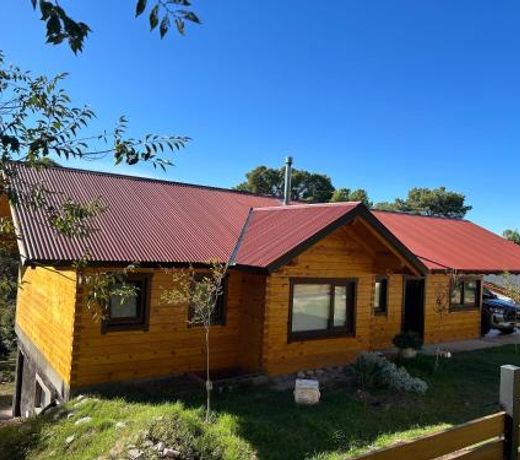 Casa y cabaÃ±a vista a las sierras