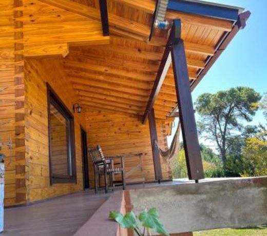Casa y cabaÃ±a vista a las sierras