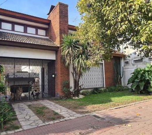 Casa 5 personas. Calle principal CaÃ±uelas