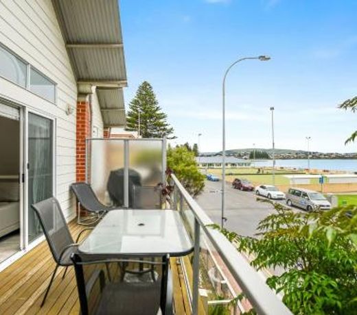 Wonderful Central Location Sea Views