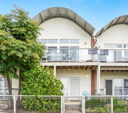 Wonderful Central Location Sea Views