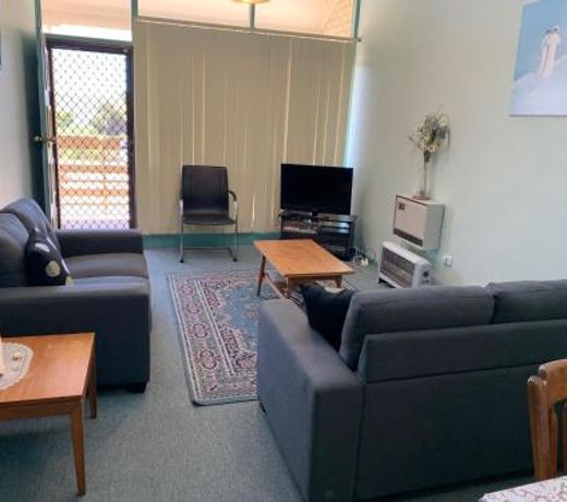 Upstairs Beachfront Unit in Central Location