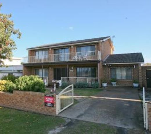 The Gull Ocean views family home Bermagui