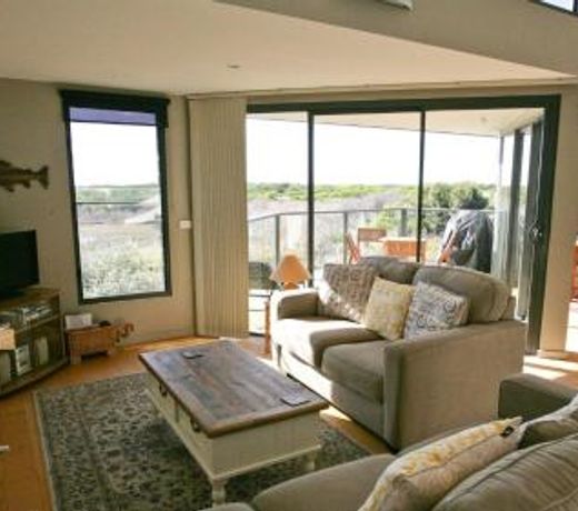 Moorhead Cove Beach Unit With pool Bermagui
