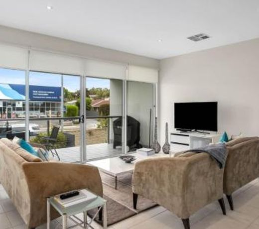 Luxurious Getaway Townhouse Delights