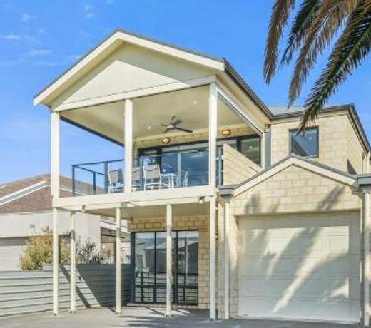 15A Elliot - BYO Linen - Wi-Fi - Close to Beach