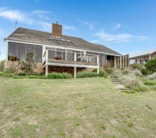 The Glass House 103 Bristow-Smith Ave Goolwa South - BYO Linen