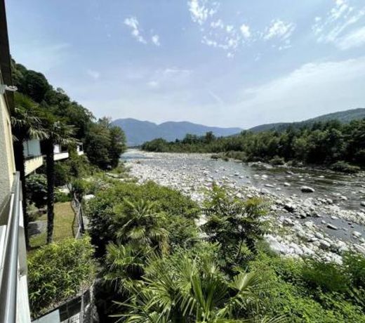 Immersi nella natura con accesso al fiume maggia
