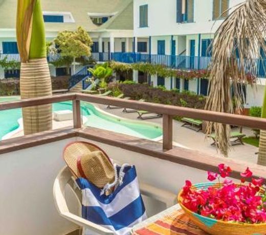 Leme Bedje - Two bedroom, Pool & Wifi