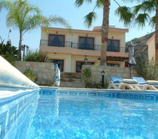 Three bedroom villa with private pool and landscaped garden close to the beach