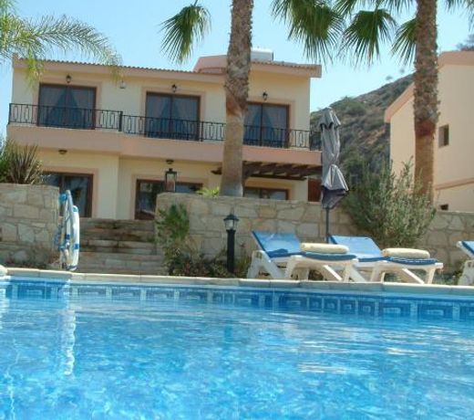 Three bedroom villa with private pool and landscaped garden close to the beach