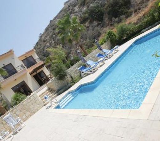 A three-bedroom villa with a private pool and landscaped garden Wi-Fi