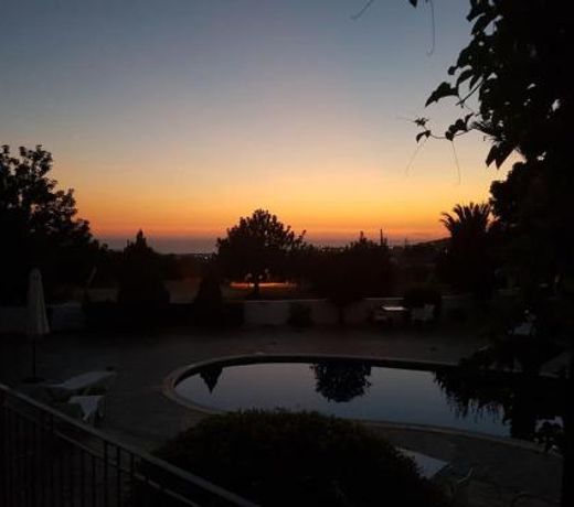 Spacious & Modern 2 Bedroom Apartment in Peyia.