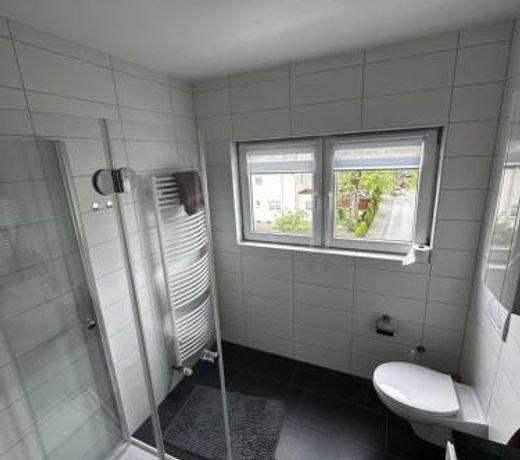 SchÃ¶ne ruhige Wohnung Parkplatz vor Tur