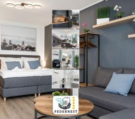Federnest - Luxus-Studio - Kingsize Boxspringbett - Home-Office mit Monitor und Drucker - 11 Min Hbf