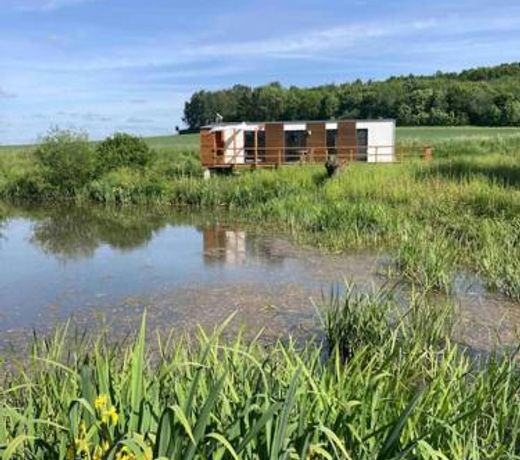 Tiny-Teich-Haus auf dem Rittergut