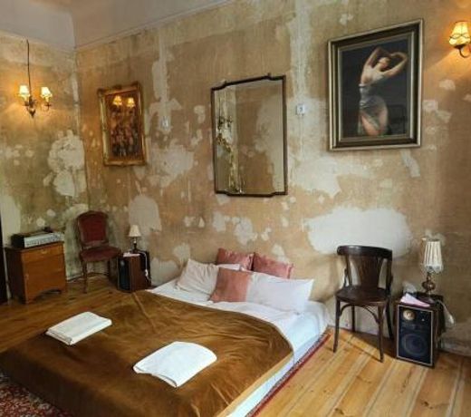 Bohemian Art Gallery for an Alternative Stay