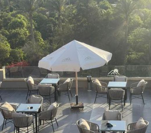 Pyramids sunrise inn