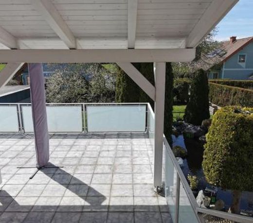 GroÃzugige Wohnung mit Terrasse