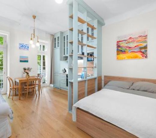 Central Vienna Apartment with Garden View