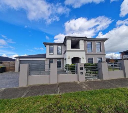 Stylish House in Geelong for Large Family or Group