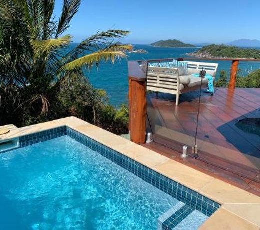 Bedarra Luxury Escape "BarefootOnBedarra"